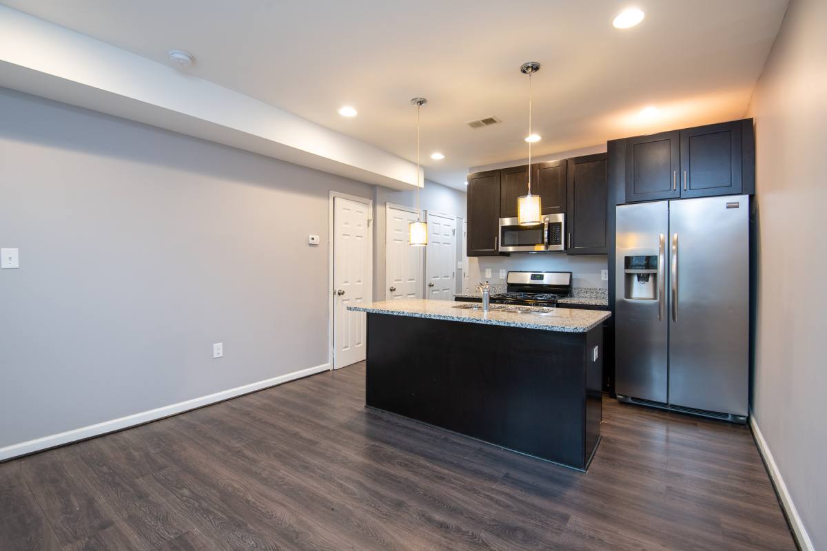 Apartment for rent at 1921 M St NE #2, Washington, DC 20002
