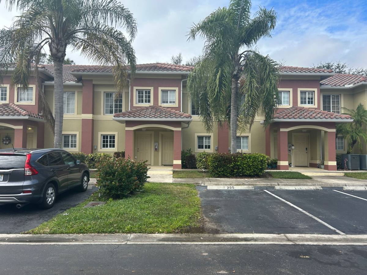 Townhouse for rent at 9410 Ivy Brook Run, Fort Myers, FL 33913