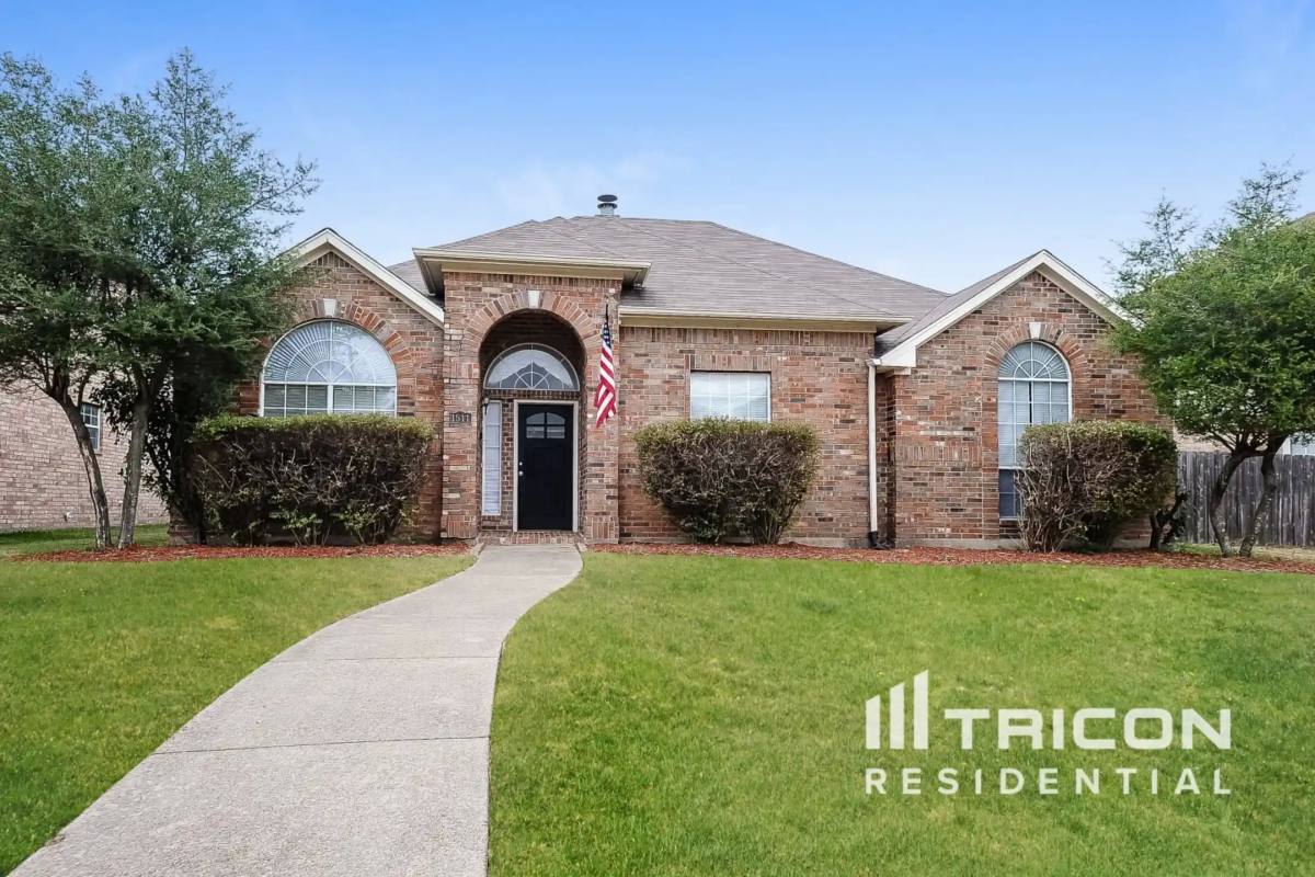House for rent at 1511 Dutchman Creek Dr, Desoto, TX 75115