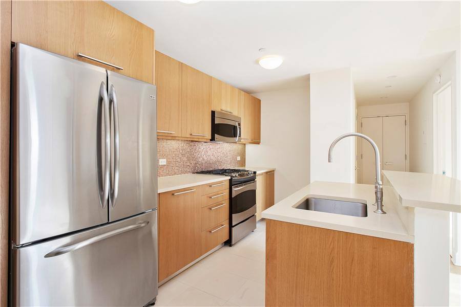 400 W 63rd St, New York, NY 10069