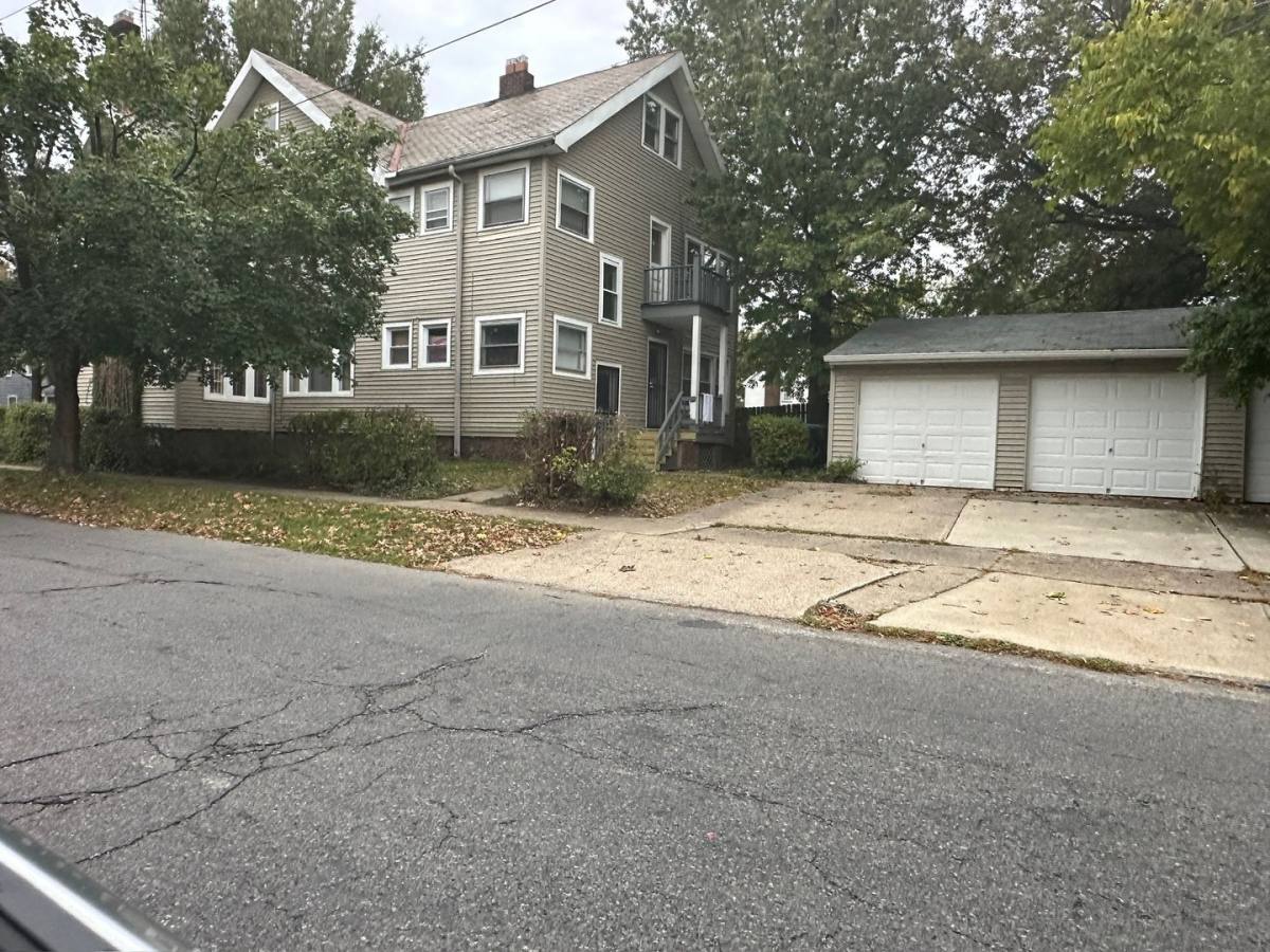 Apartment for rent at 3327 Yorkshire Rd, Cleveland, OH 44118