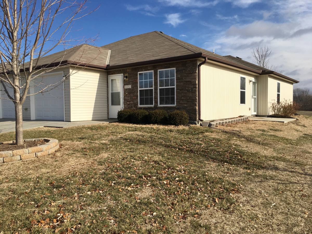 Townhouse for rent at 9412 SE 2nd St, Lees Summit, MO 64064