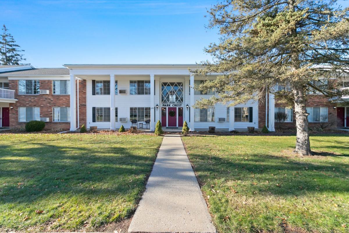 Apartment for rent at 1700 S W Ave, Jackson, MI 49203