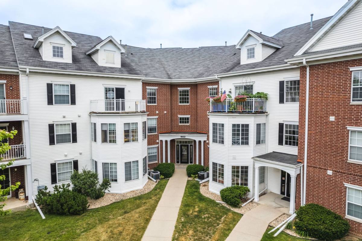 Apartment for rent at 1602 Kings Mill Way, Madison, WI 53718