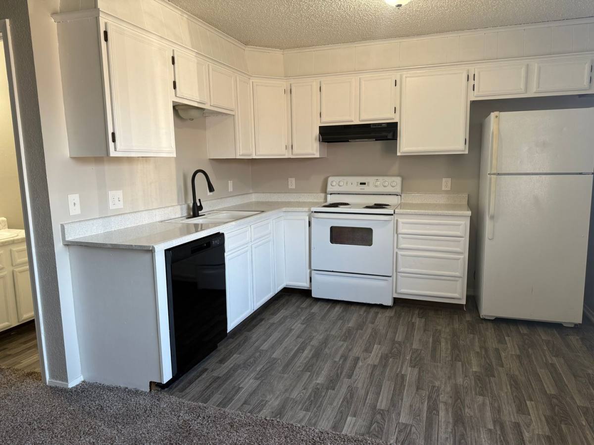 Apartment for rent at 107 E Kaw Ave, Cleveland, OK 74020
