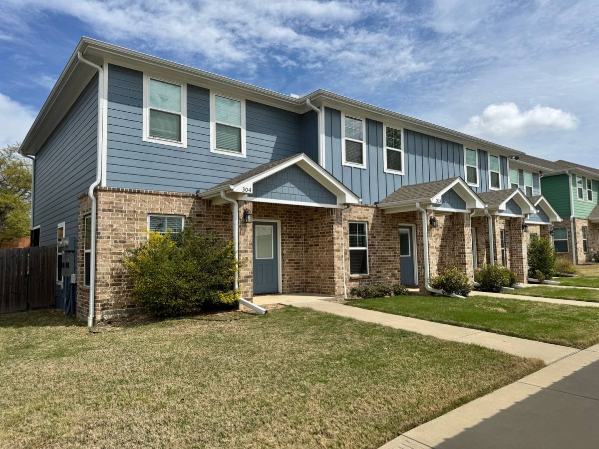 Townhouse for rent at 1655 S Kennedy Ave, Tyler, TX 75701