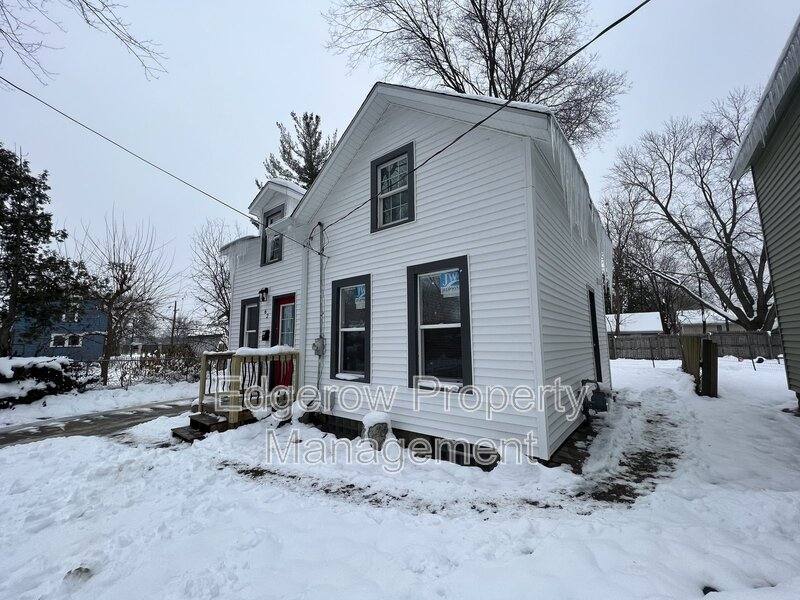House for rent at 62 Vandine Place NE, Grand Rapids, MI 49503