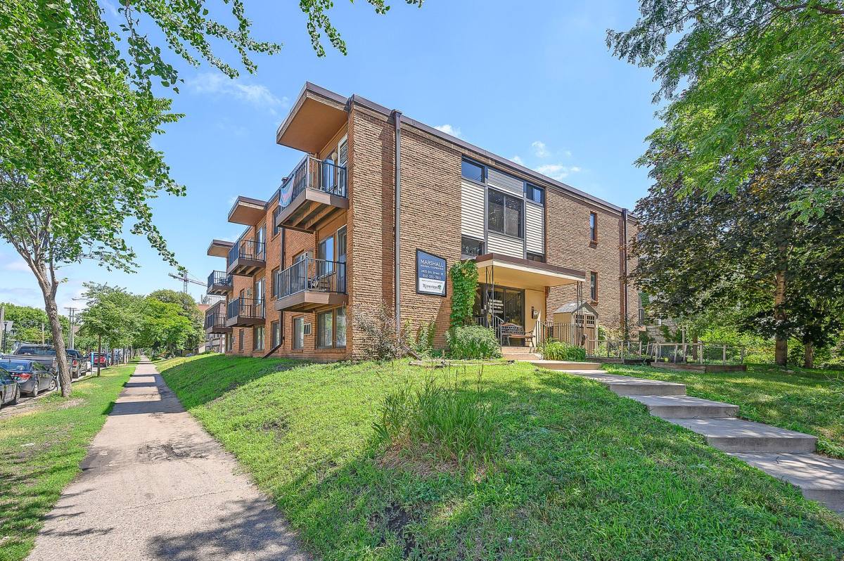 Apartment for rent at 1405 5th St SE, Minneapolis, MN 55414