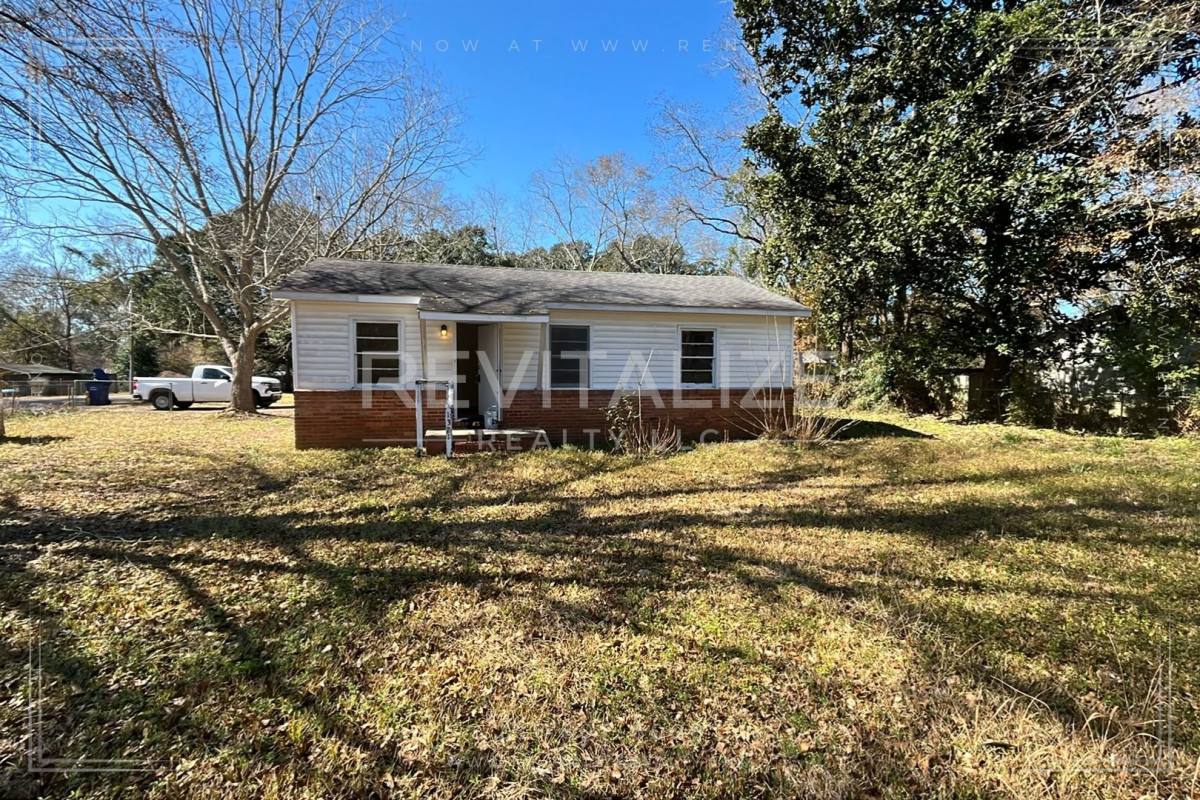 House for rent at 1321 Hubert Pierce Rd, Mobile, AL 36608