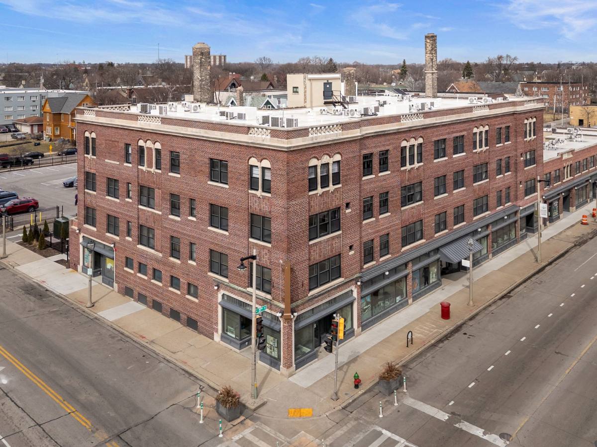 Apartment for rent at 809 N 27th, Milwaukee, WI 53208