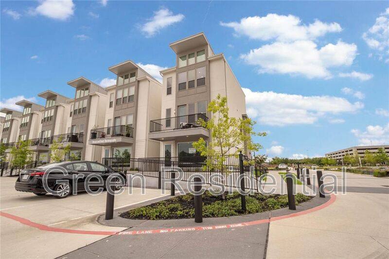 Townhouse for rent at 18708 Centro Main St, Conroe, TX 77385