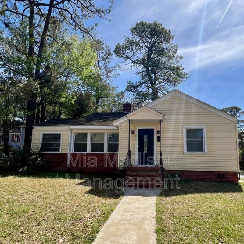House for rent at 2215 Alabama Ave, Savannah, GA 31404