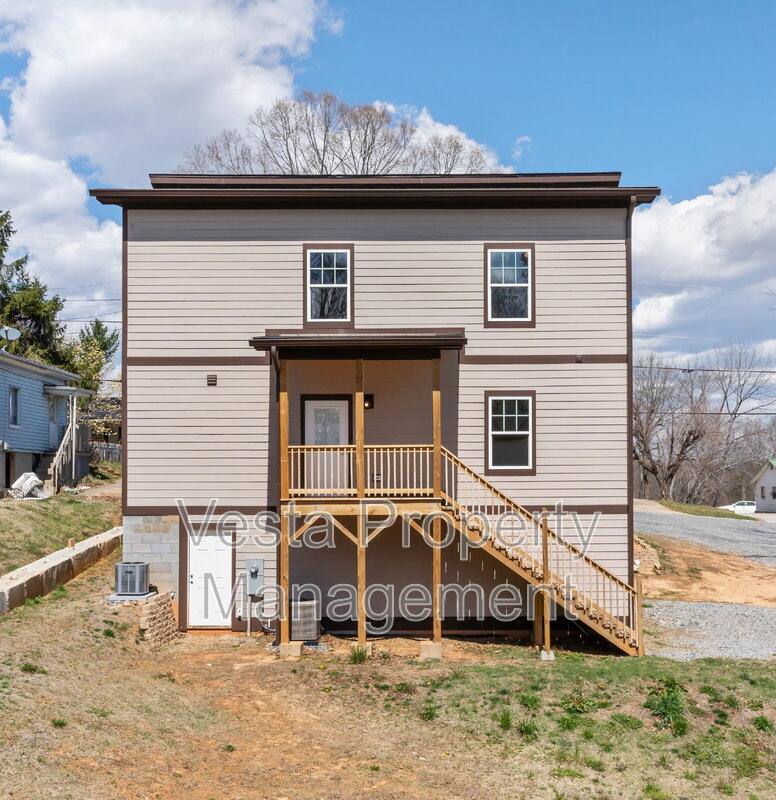 Apartment for rent at 514 Deaverview Rd #B, Asheville, NC 28806