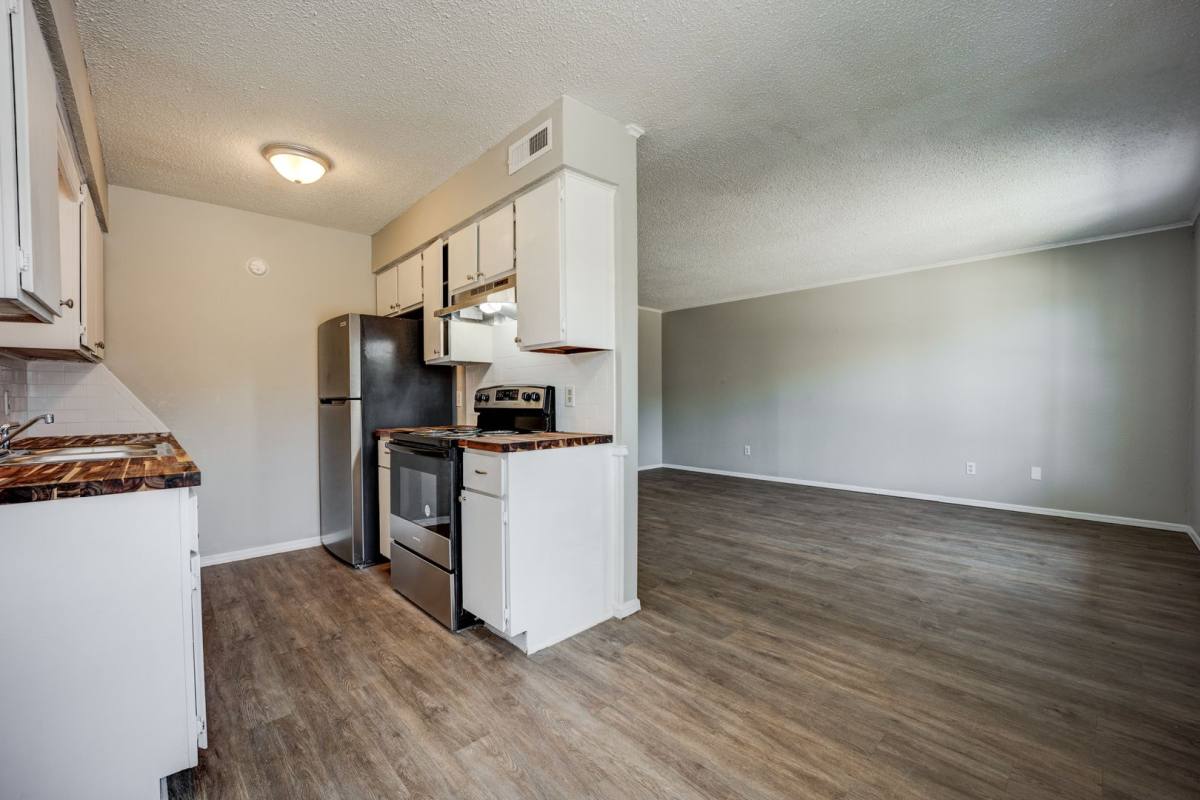 Apartment for rent at 2022 Phoenix Ave, Fort Smith, AR 72901