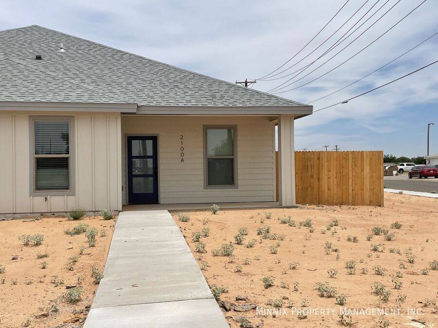 Townhouse for rent at 2100 N Main St Nlm 5 31 25 #B, Midland, TX 79705