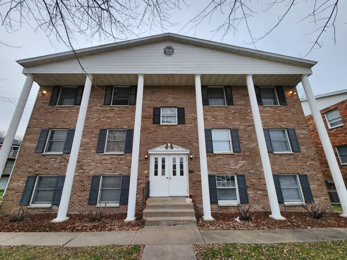Apartment for rent at 9020 13th St W, Rock Island, IL 61201