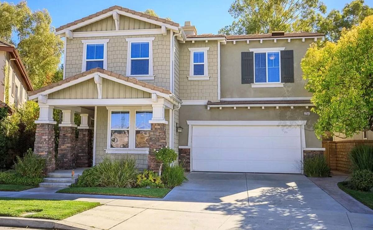 House for rent at 27552 Weeping Willow Dr, Valencia, CA 91354