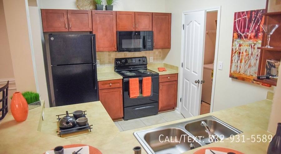 Apartment for rent at 3098 Crossview Dr #ALB, Houston, TX 77063