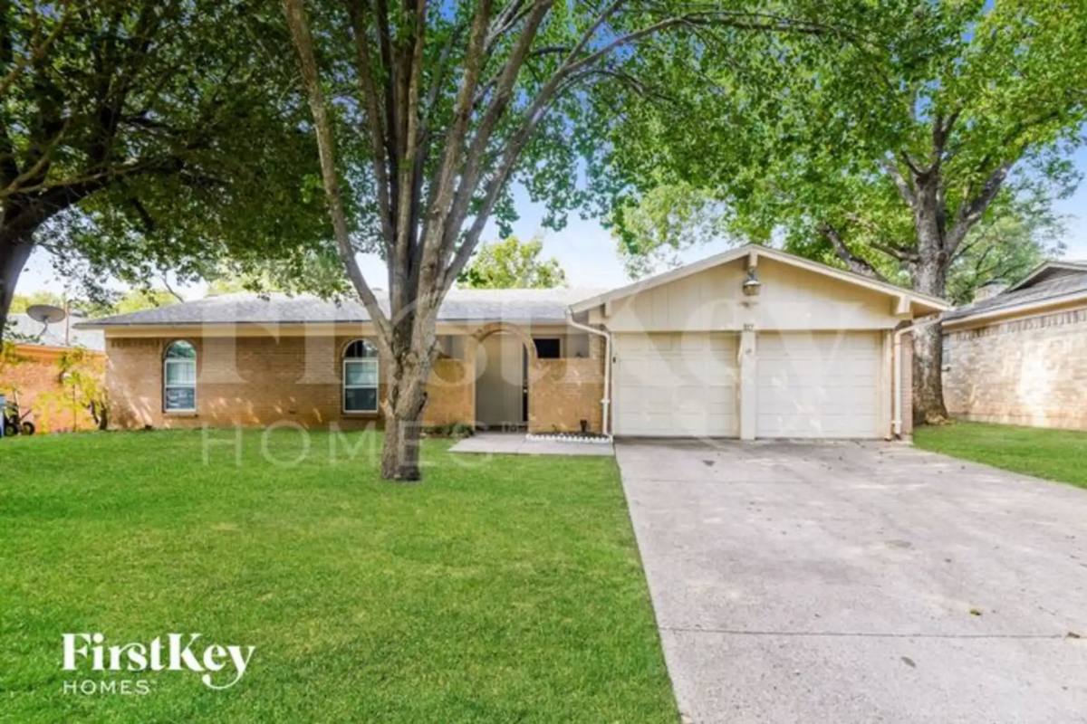 House for rent at 217 N Willow St, Mansfield, TX 76063