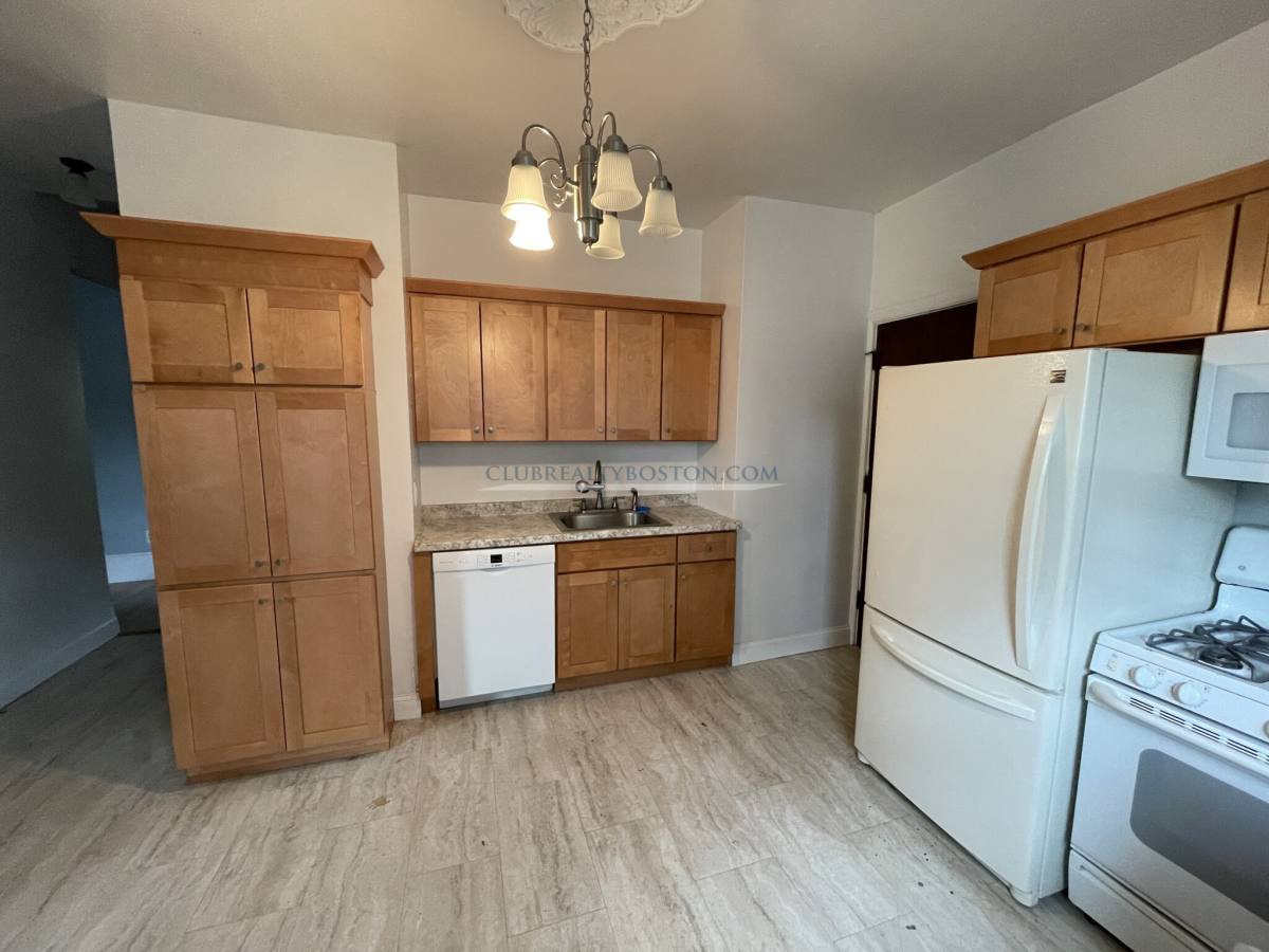 House for rent at 26 Park St #1, Newton, MA 02458