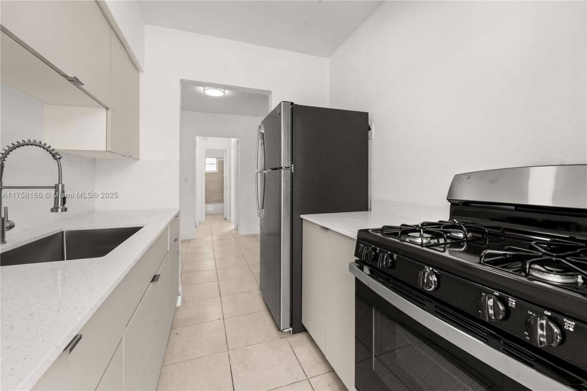 Apartment for rent at 6905 Rue Vendome #8, Miami Beach, FL 33141