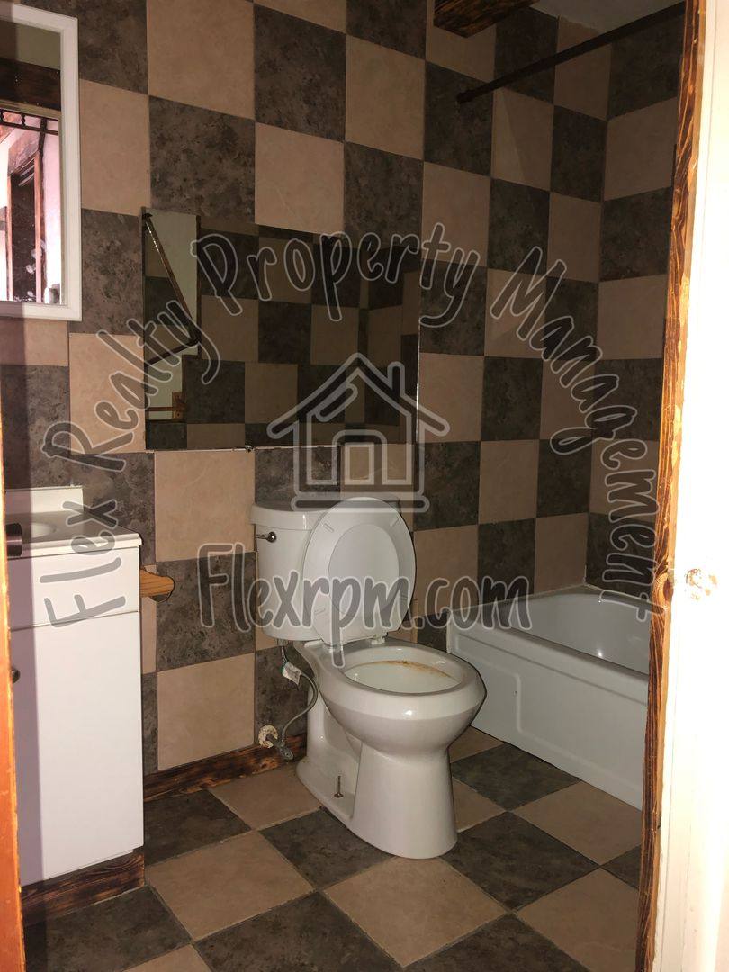 Apartment for rent at 1112 Bronson, Toledo, OH 43608