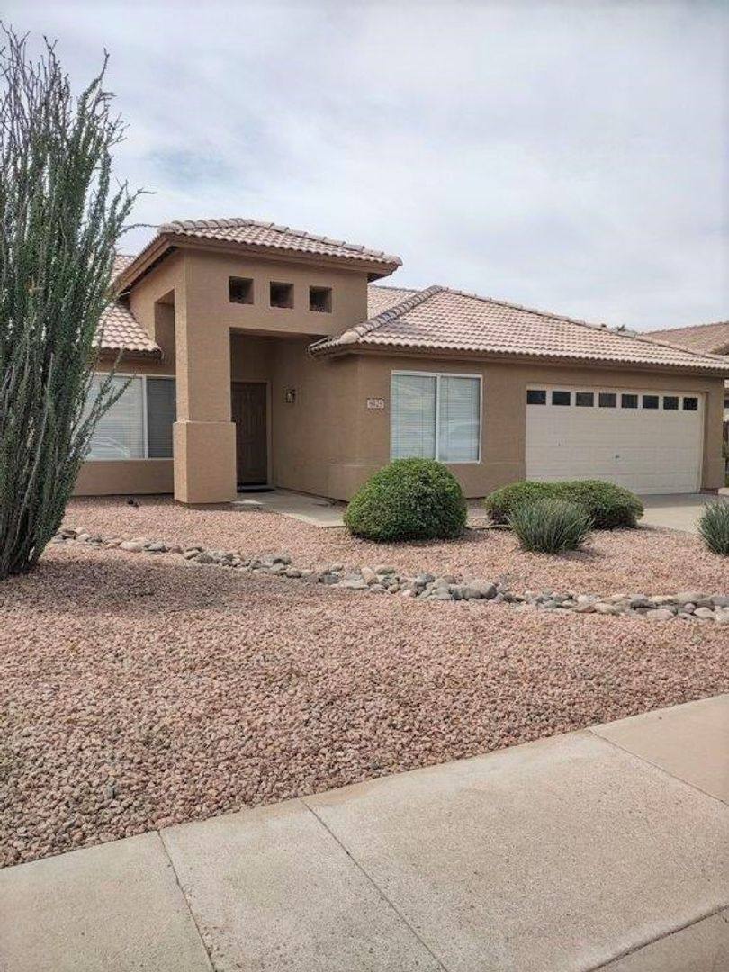 House for rent at 8425 W Paradise Dr, Peoria, AZ 85345