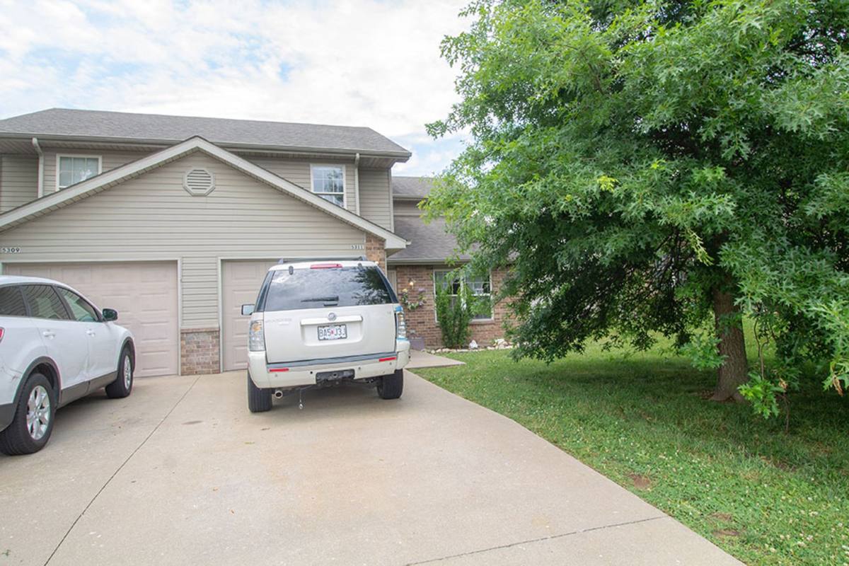 Apartment for rent at 5309-5311 Currituck Lane, Columbia, MO 65202