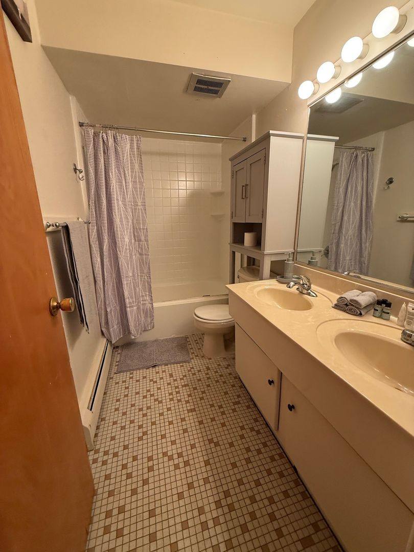 Apartment for rent at 913 Dewey, Ann Arbor, MI 48104