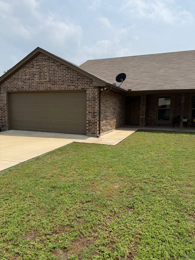 Apartment for rent at 414-416 E Simmons, Weatherford, TX 76086