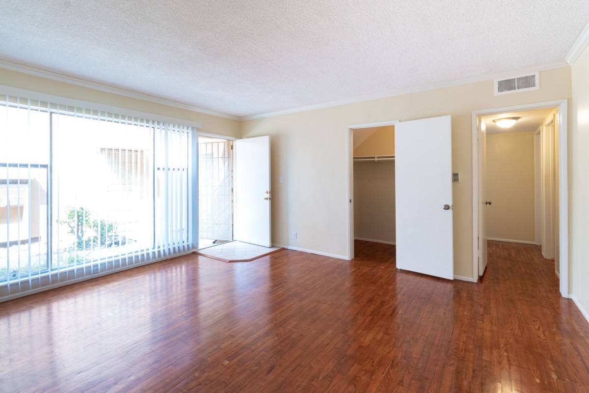 Apartment for rent at 3888 Potomac Ave, Los Angeles, CA 90008