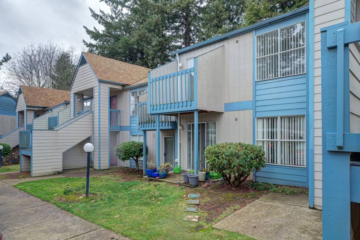 Apartment for rent at 5535 Woodside Dr SE, Salem, OR 97306