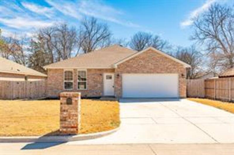 House for rent at 309 Phillips St, Cleburne, TX 76033