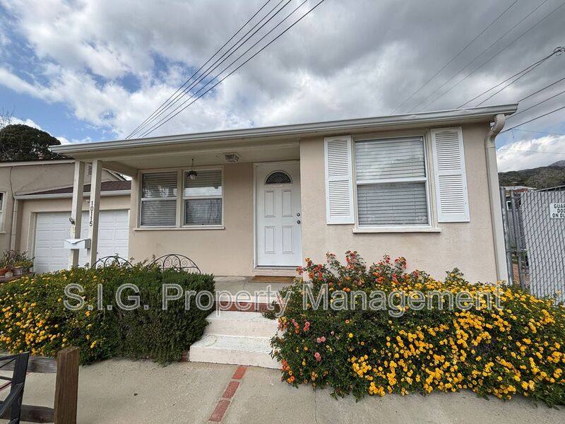 Apartment for rent at 10115 Haines Canyon Ave, Tujunga, CA 91042