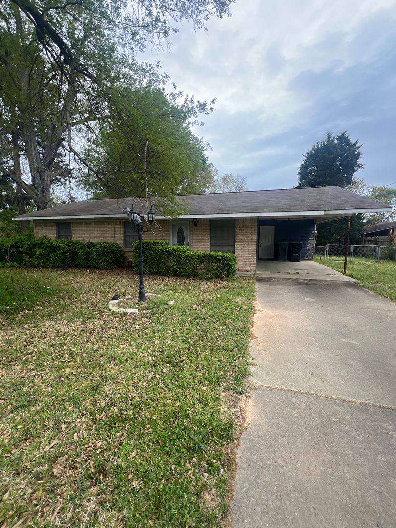 House for rent at 6317 Westwood Rd, Shreveport, LA 71129