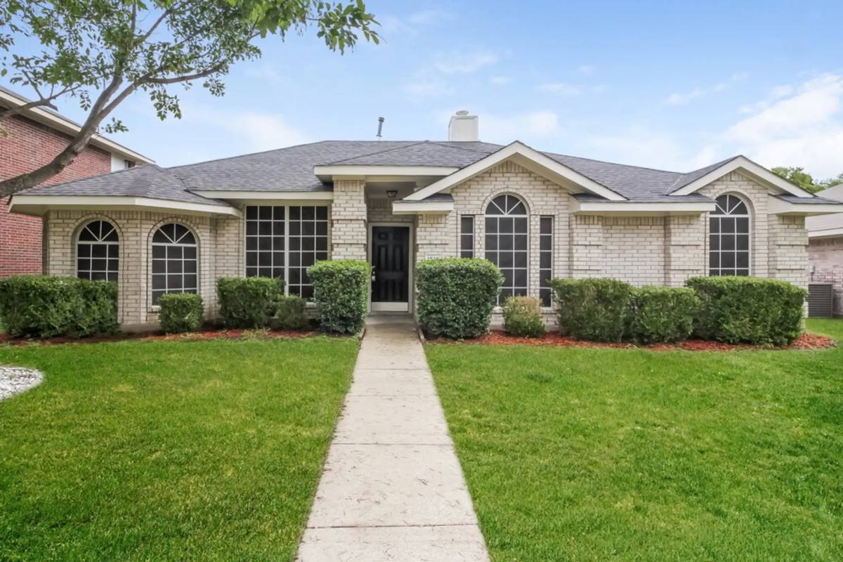 House for rent at 1516 Warwick Dr, Lancaster, TX 75134