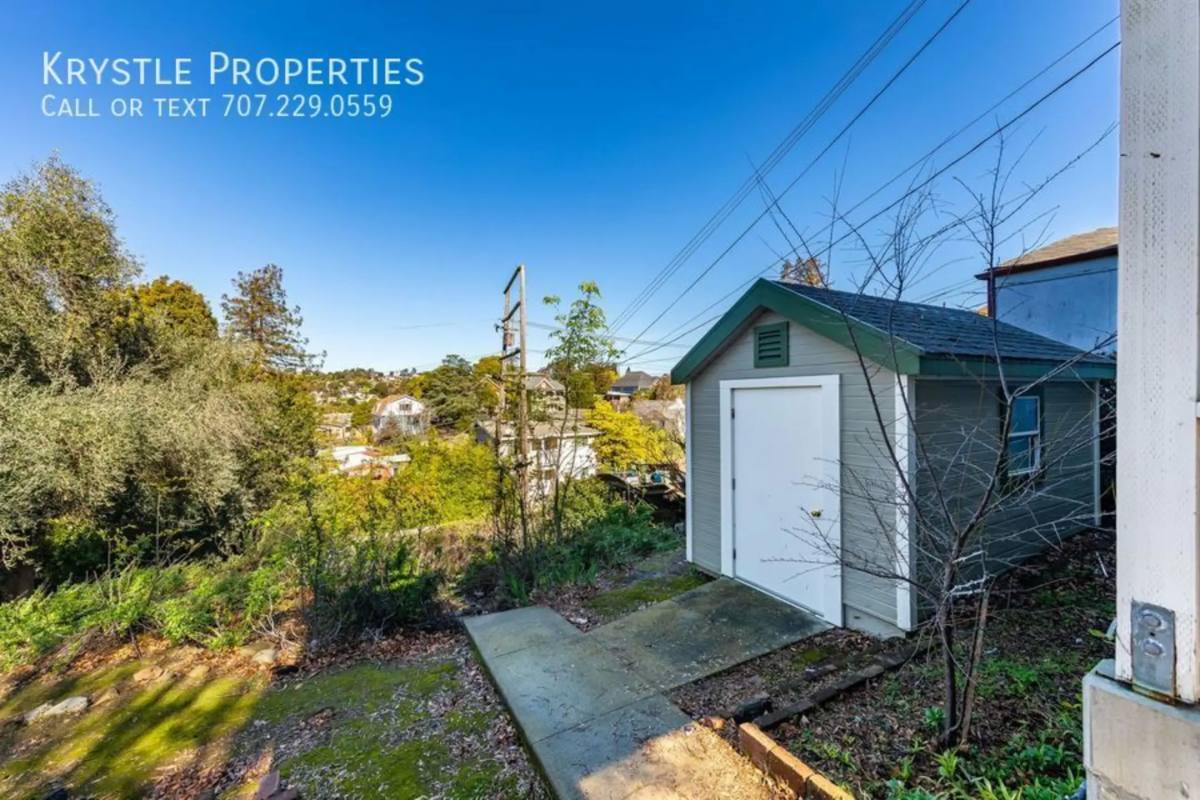 Townhouse for rent at 114 Kentucky St #A, Vallejo, CA 94590