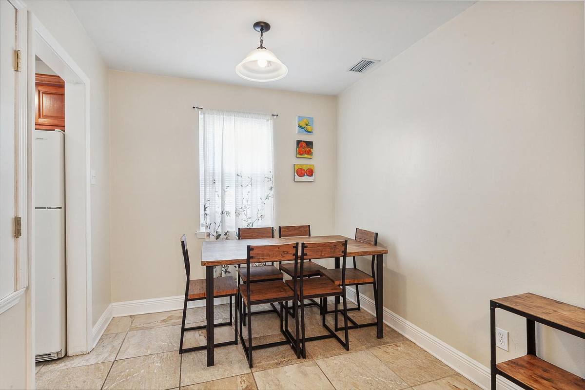 Apartment for rent at 7809 Maple St #B, New Orleans, LA 70118
