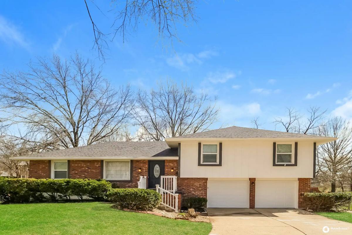 House for rent at 13327 Palmer Court, Grandview, MO 64030