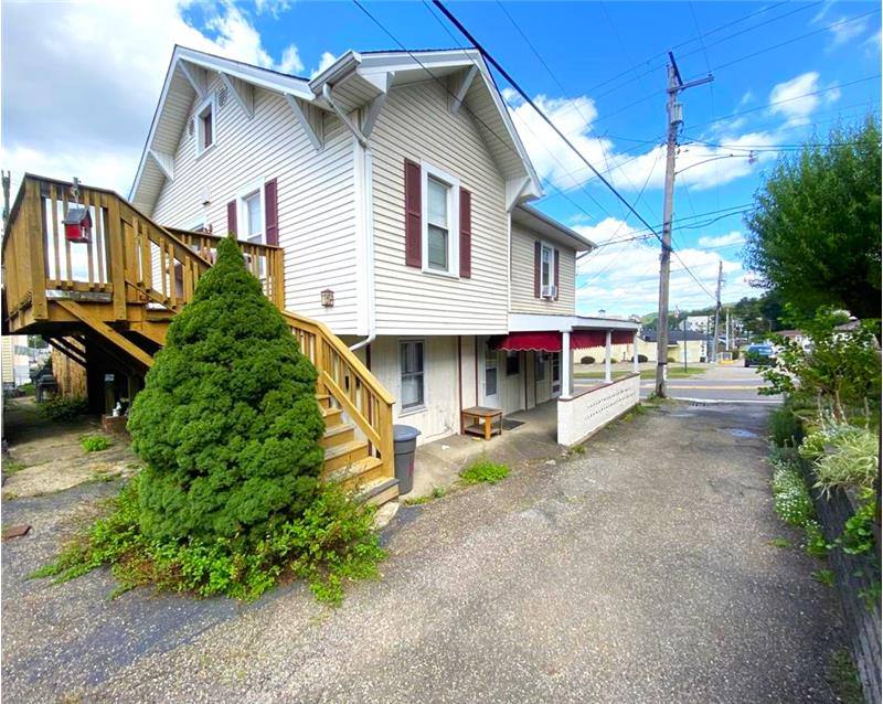 Apartment for rent at 160 10th St, Follansbee, WV 26037