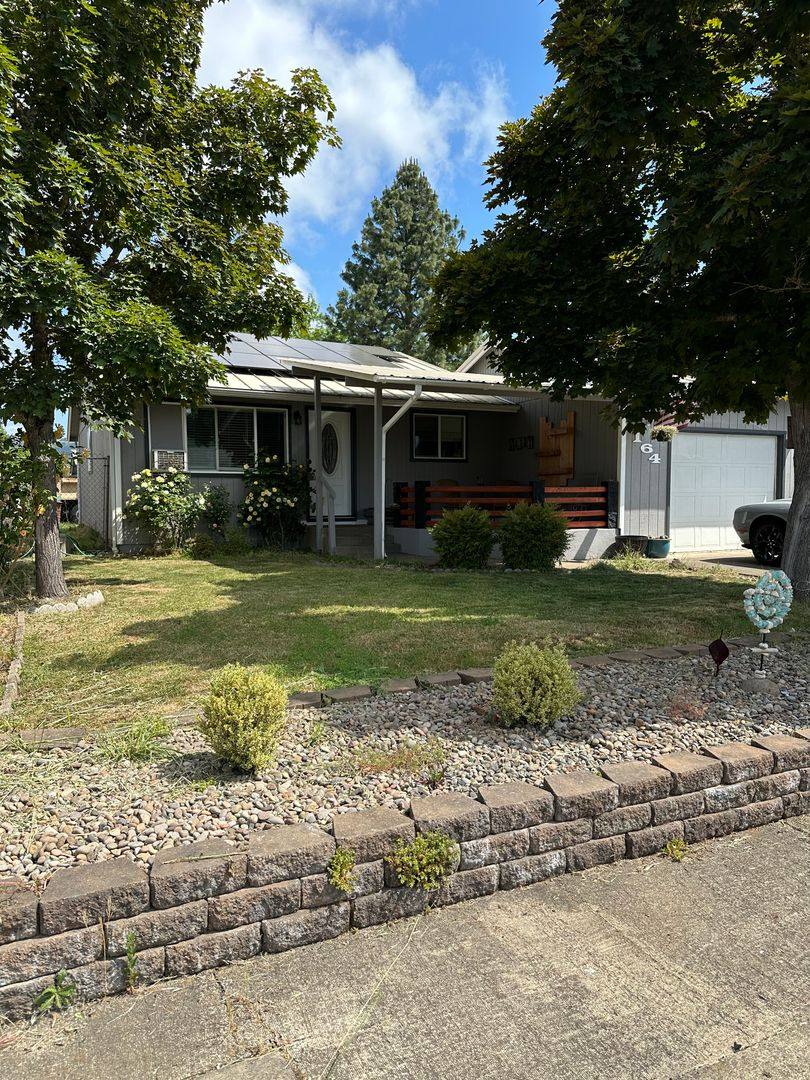 House for rent at 164 Char St, Roseburg, OR 97471