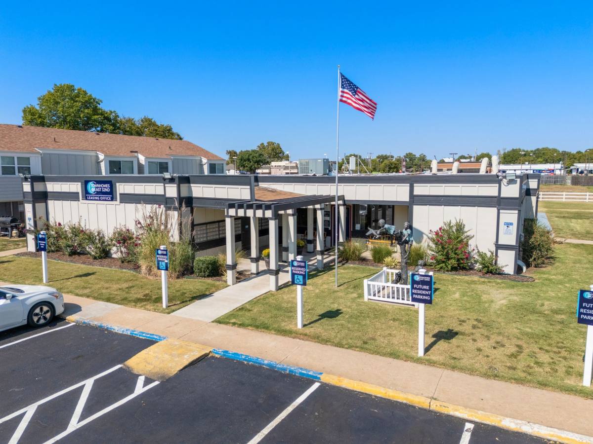Townhouse for rent at 10149 E 32nd St, Tulsa, OK 74146