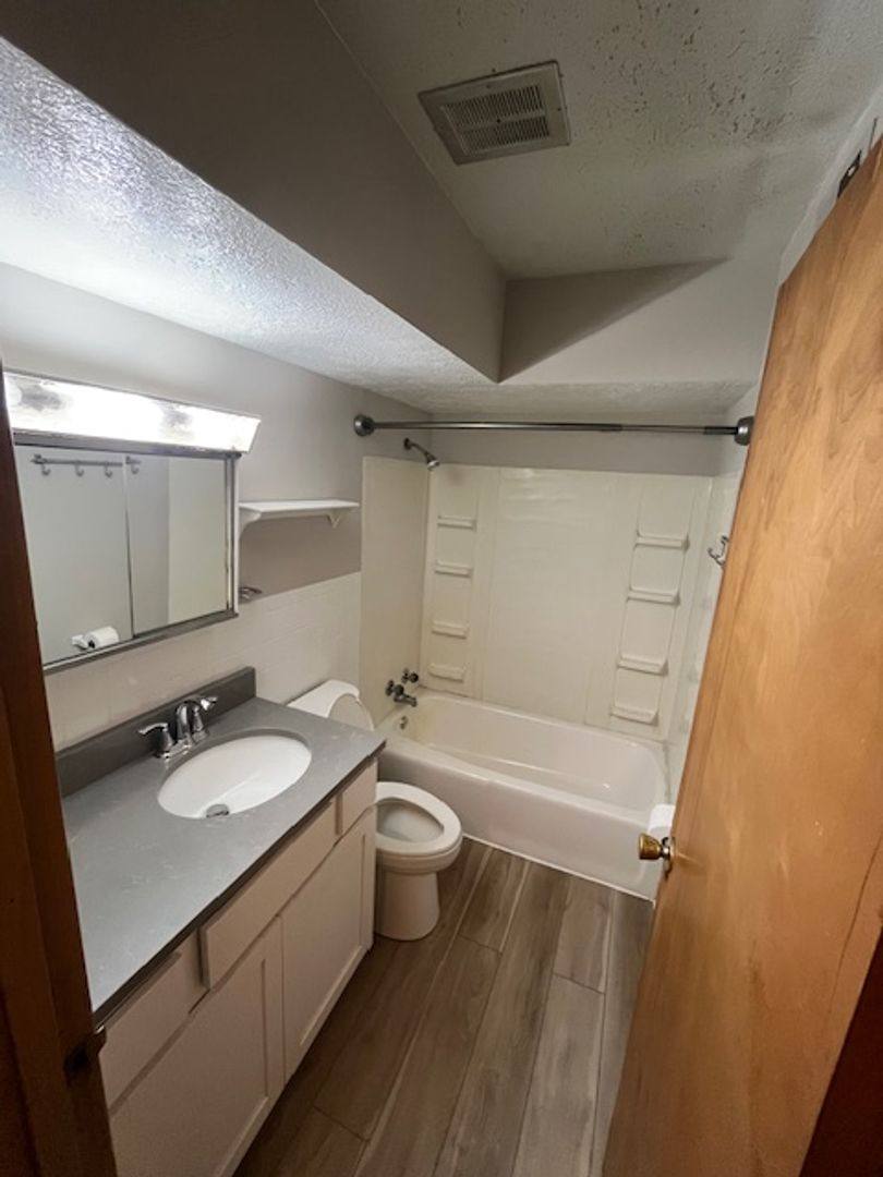 Apartment for rent at 760 Klinger Ave, Alliance, OH 44601
