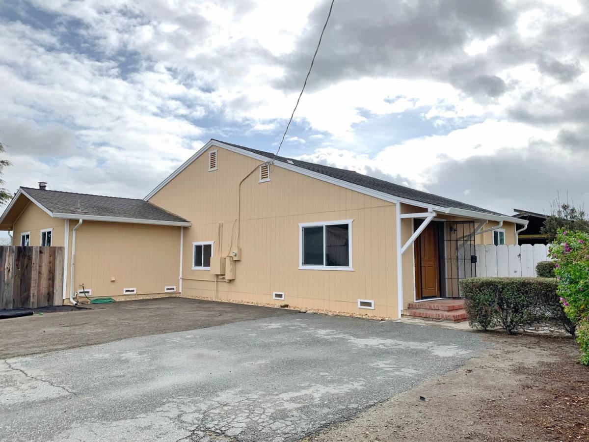 House for rent at 2885 Cienega Rd, Hollister, CA 95023