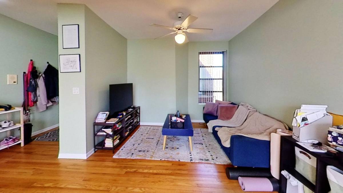 Apartment for rent at 1433 W Balmoral Ave, Chicago, IL 60640
