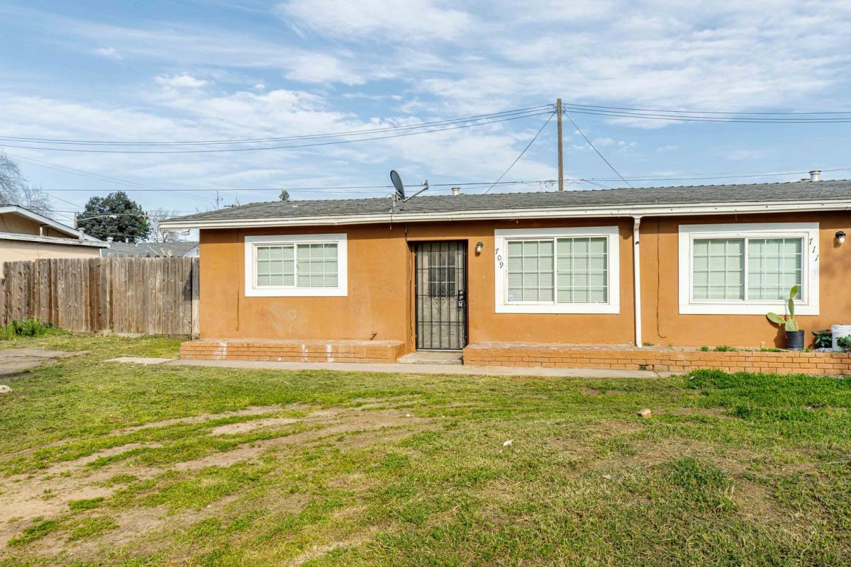 Apartment for rent at 709 Roselawn Ave, Modesto, CA 95351
