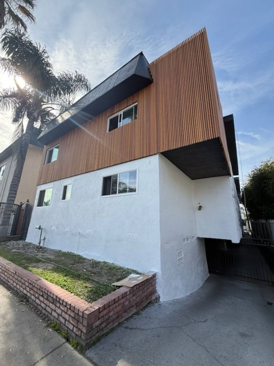 Apartment for rent at 111 N Normandie Ave, Los Angeles, CA 90004