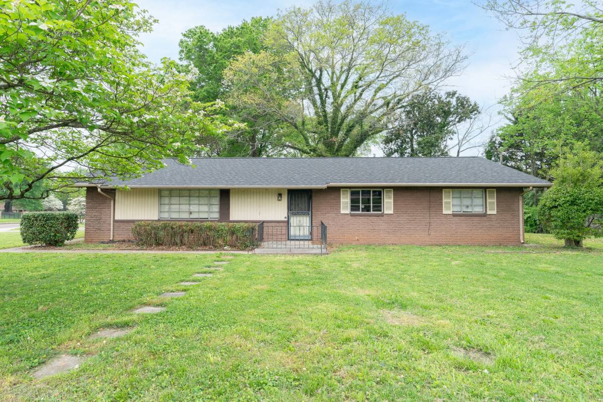 House for rent at 305 Montvue Rd, Knoxville, TN 37919