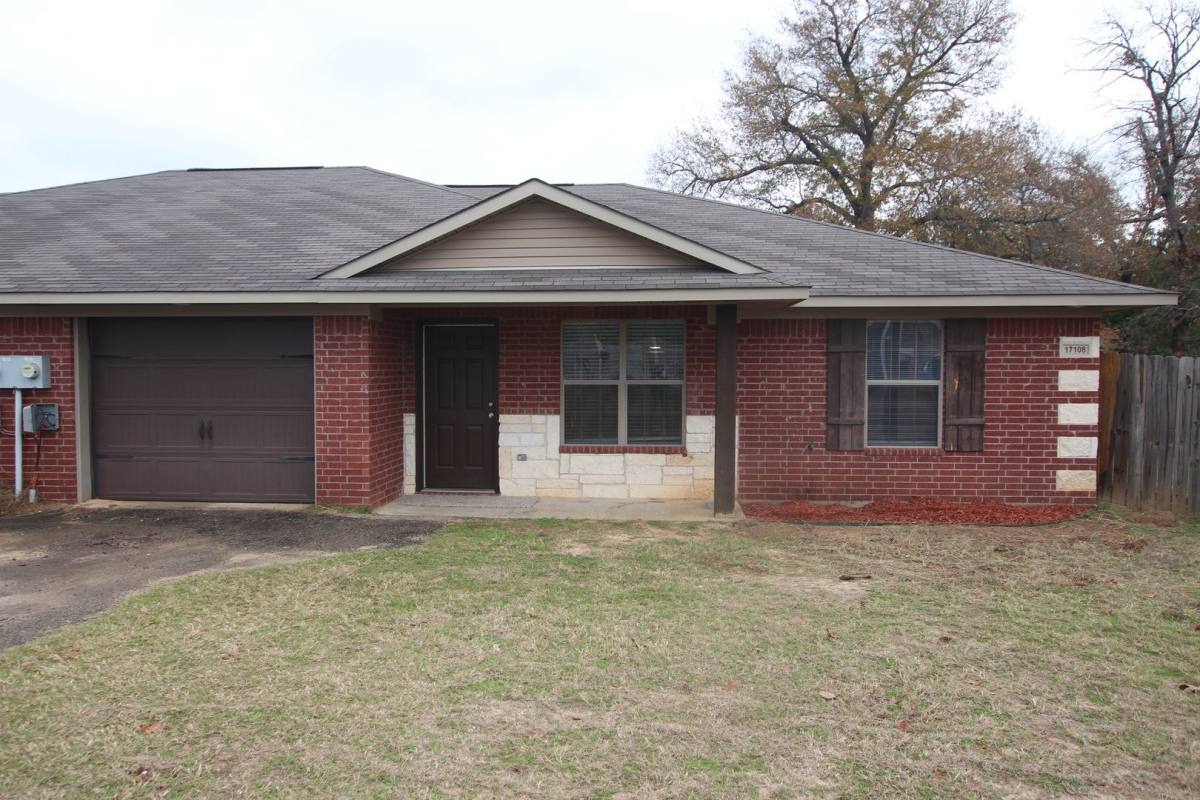 Townhouse for rent at 17013 Loring Lane, Lindale, TX 75771