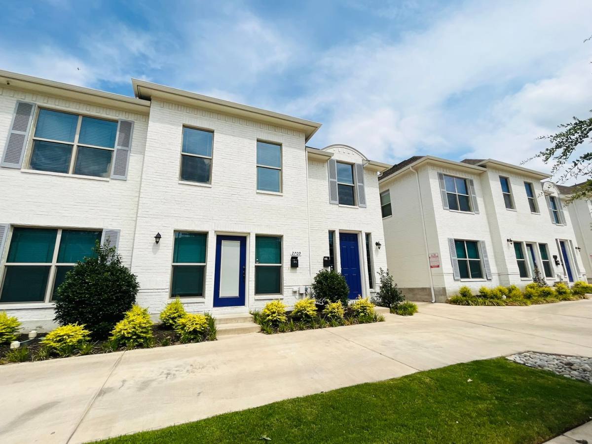 Apartment for rent at 2709 McCart Ave, Fort Worth, TX 76110